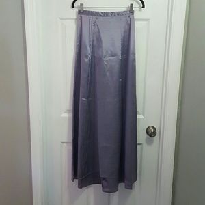 ⬇️Long fancy purple skirt